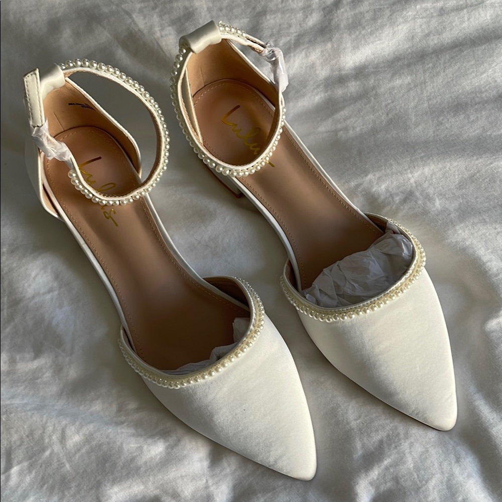 Lulu’s White Satin Flats - Size 8.5